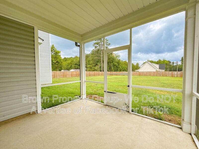 Raeford House: 300 St. Matthews Church Rd