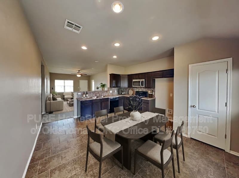 Piedmont House: 11817 NW 134th St