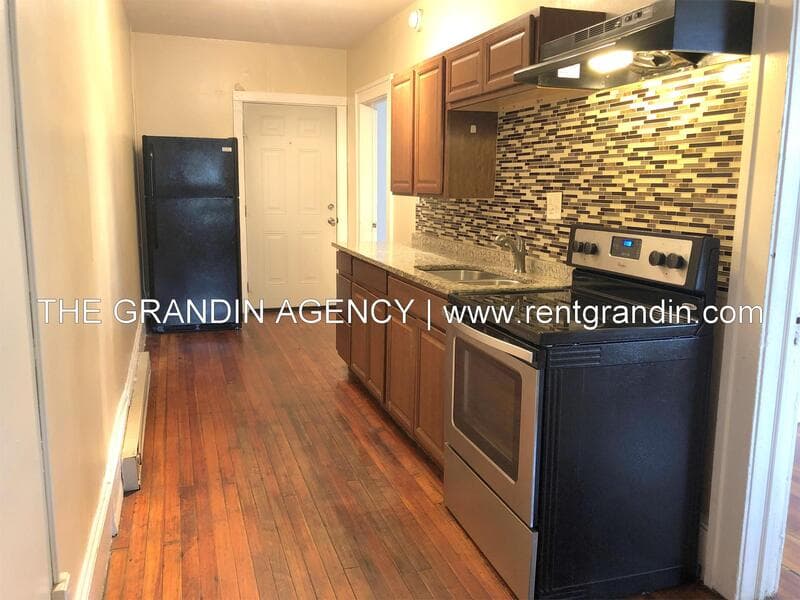 Roanoke House: 1306 Patterson Avenue Southwest