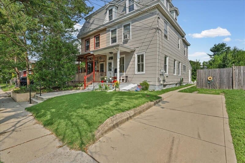 Woodbury Condo: 122 South Davis Street - A