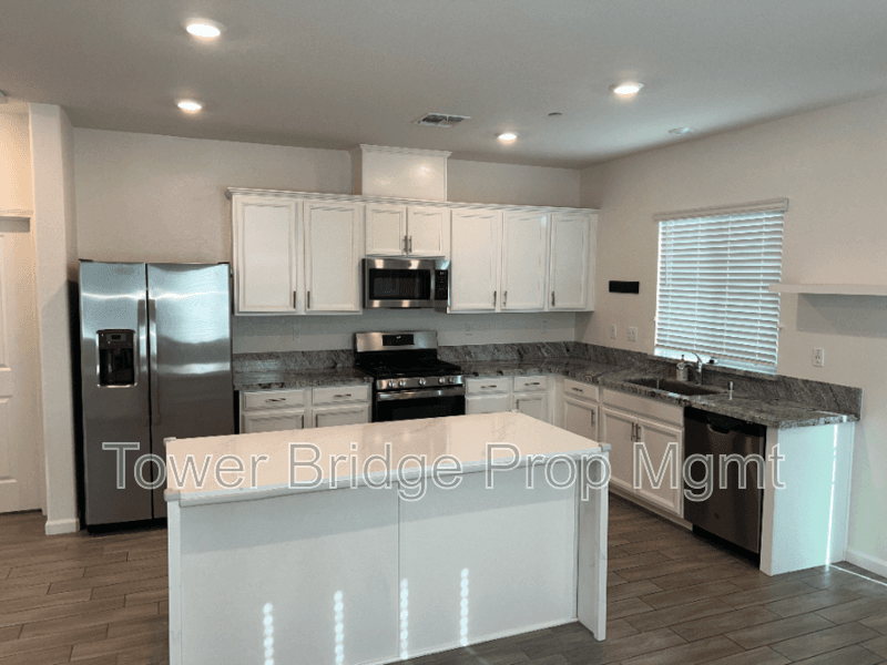 Rancho Cordova House: 12722 Montbrook Way