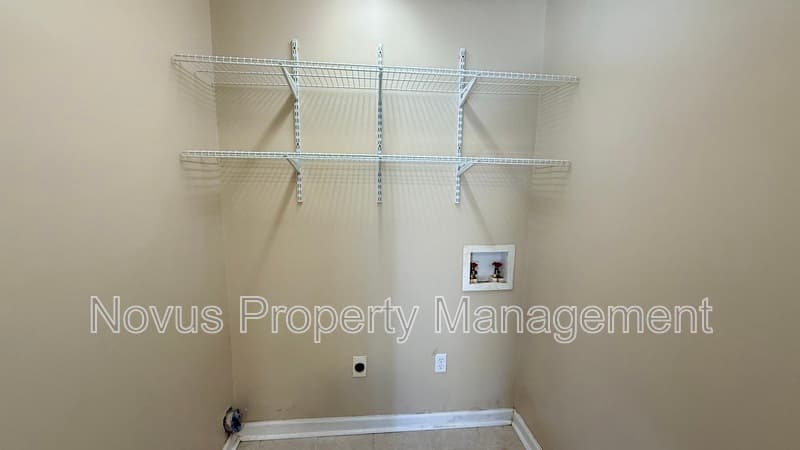 Bremen House: 608 S Pecan Street
