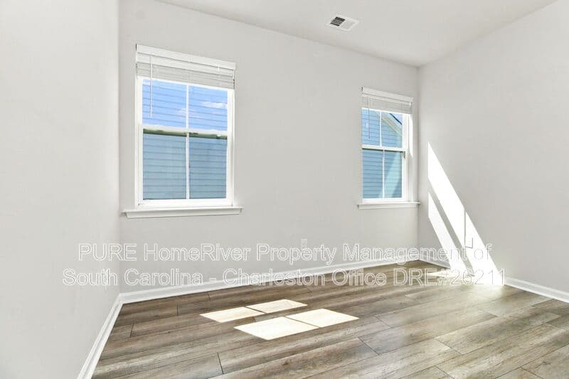Summerville House: 476 Richfield Way
