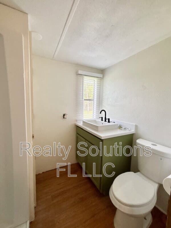 Clermont House: 15518 Lake Apopka Road