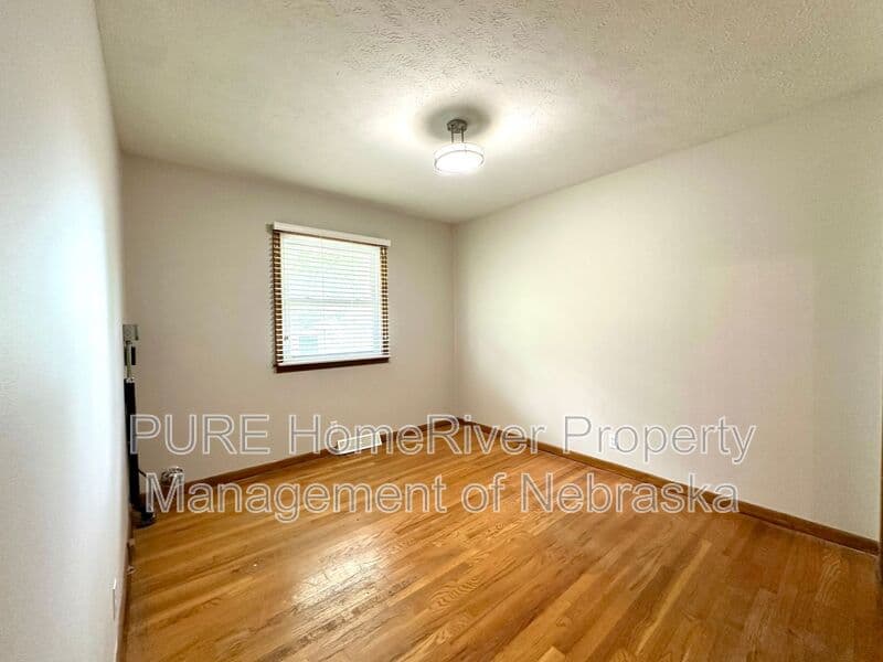 Omaha House: 12143 Ohern St