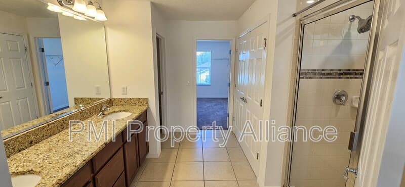 Kissimmee House: 365 Blue Lake Cir