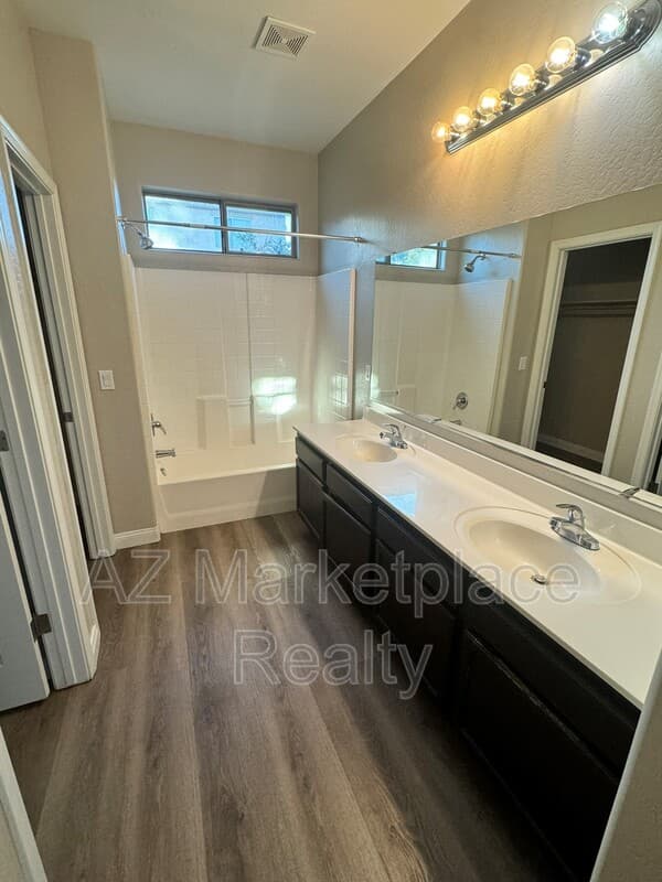 Laveen House: 7165 S. 48th Glen