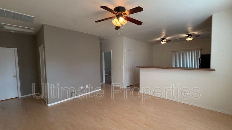 Peoria House: 7041 West Downspell Drive