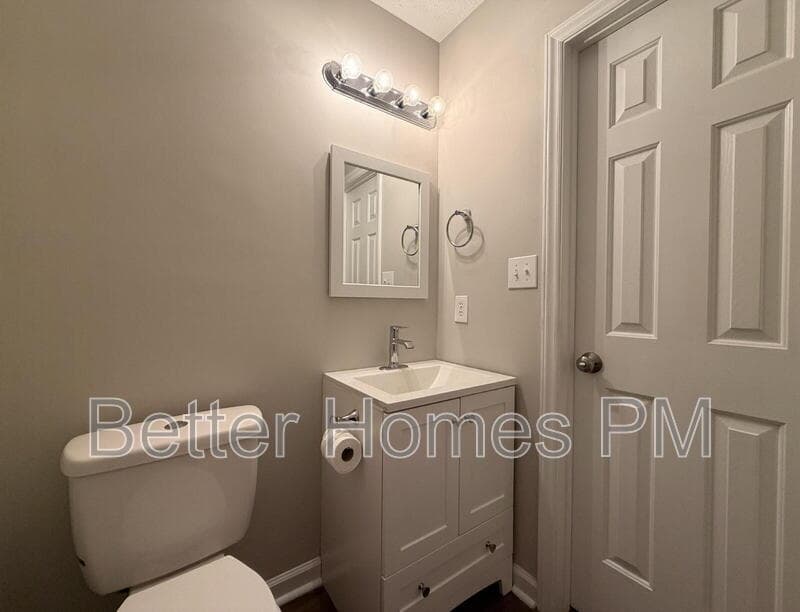 Knightdale House: 5716 Woof Place