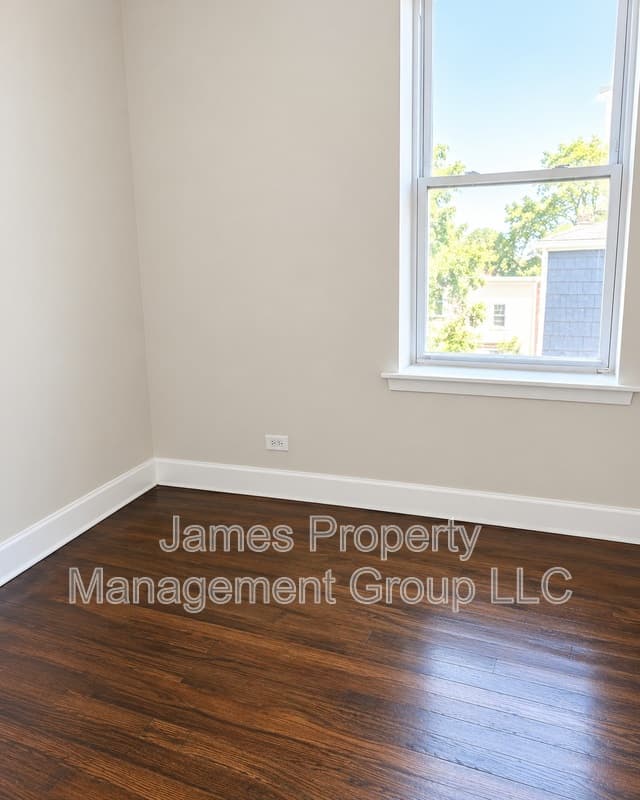 Chicago Condo: 3900 Christiana Ave Unit 2
