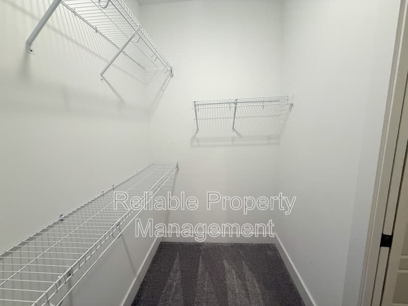 Clayton House: 22 S Laird Dr