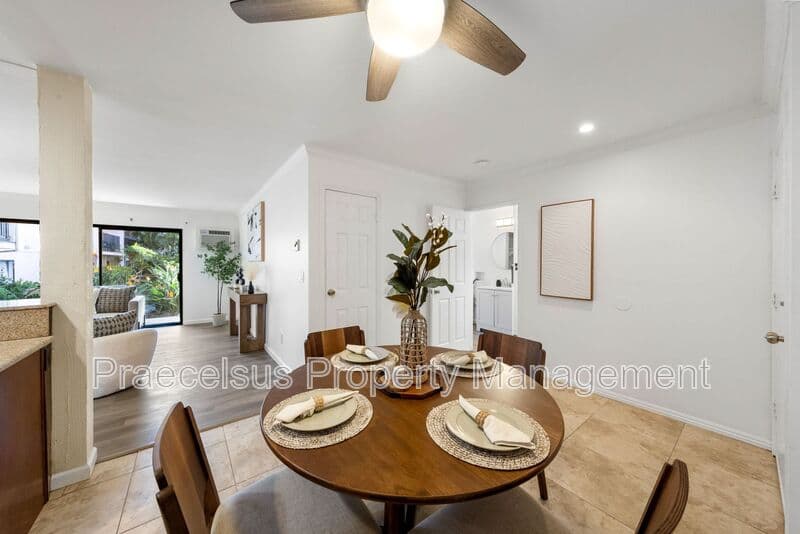 San Diego House: 6780 Friars Rd