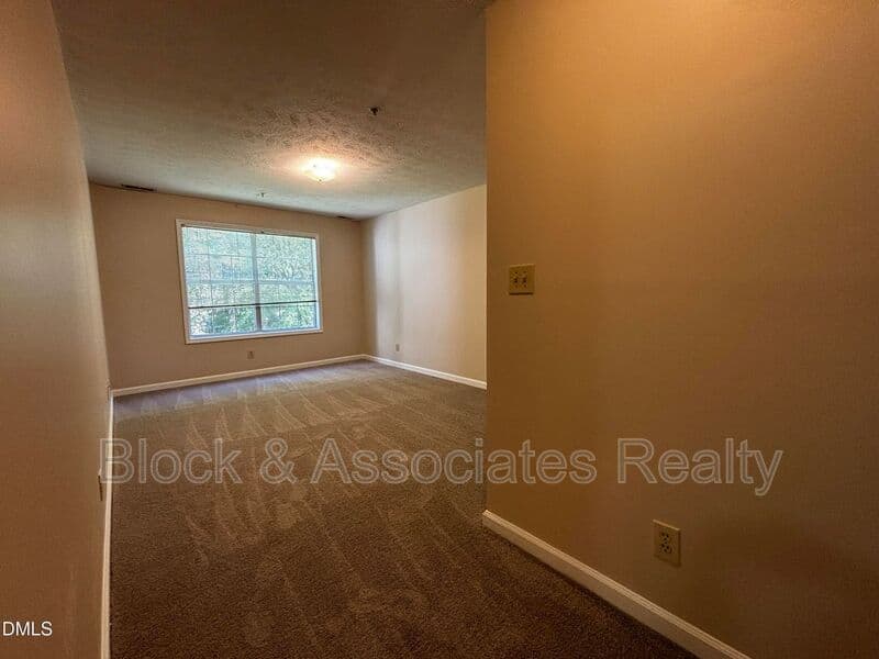 Fayetteville House: 259-7 Waterdown Drive