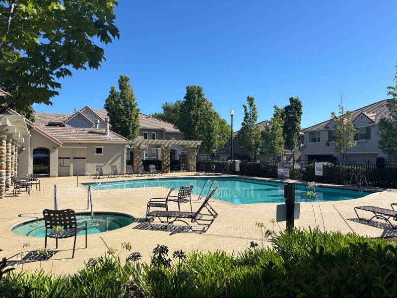 Folsom Condo: 108 Esplanade Circle