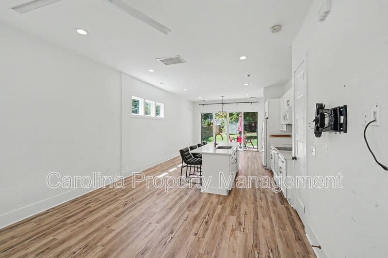 Charlotte House: 1521 Walton Rd