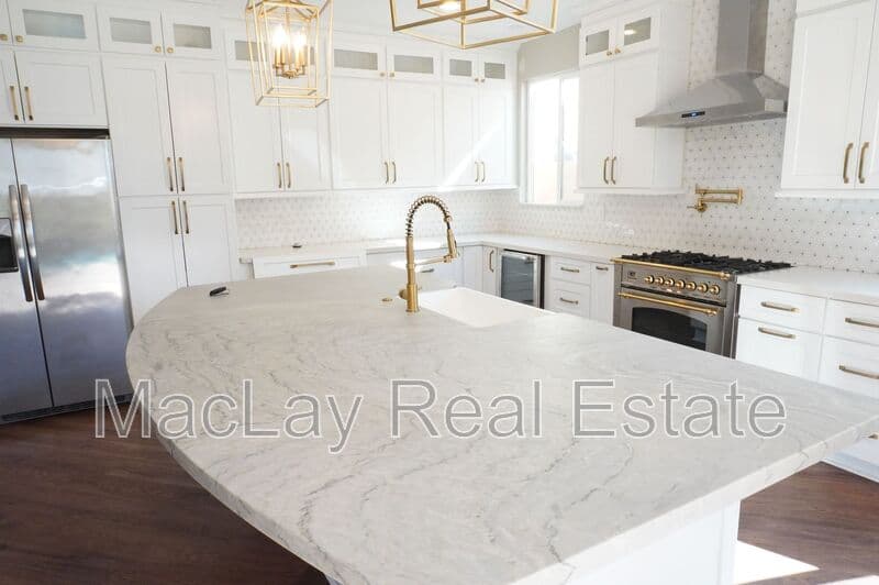 Phoenix House: 15410 S 17th ln