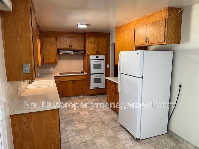 Santa Cruz House: 323 Spring Street