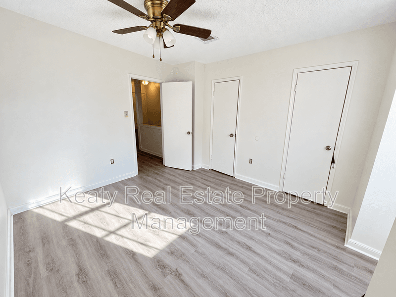 Lafayette House: 103 B Country Lane