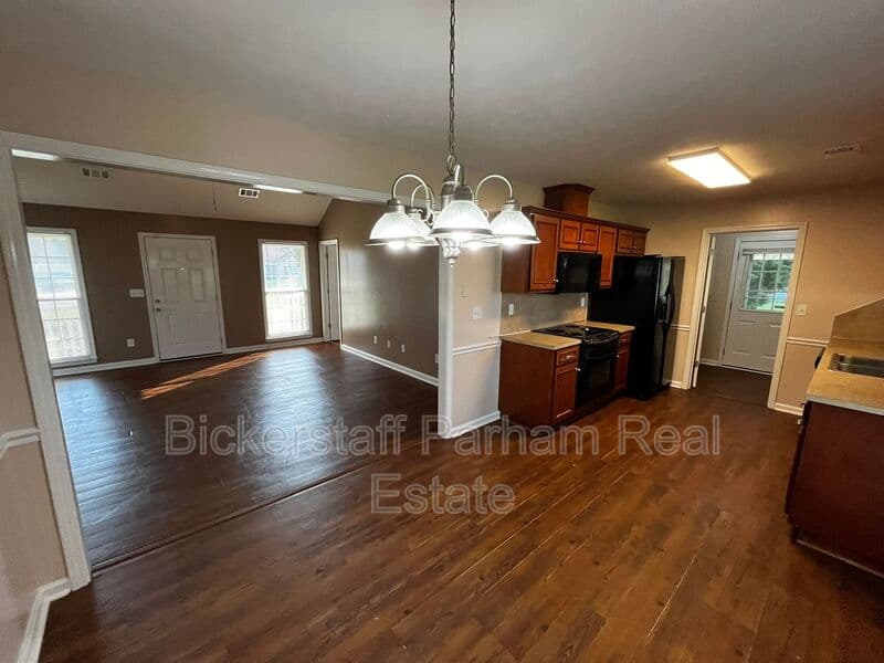 Phenix City House: 822 Lee Road 213