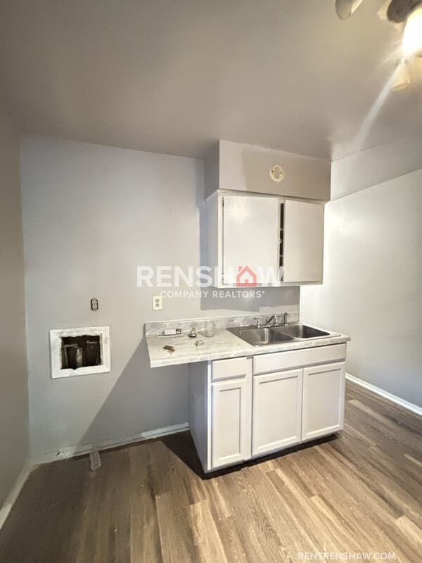 Memphis House: 1462 Oakwood St