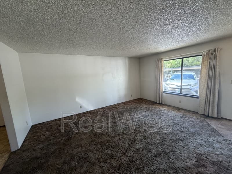 Grants Pass Condo: 832 NE D St