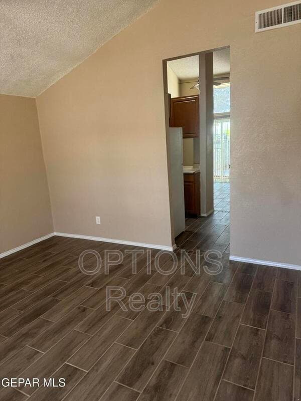 El Paso House: 1924 Estrada Drive