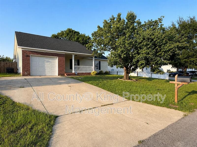 Hope Mills House: 3832 Softwind Lane