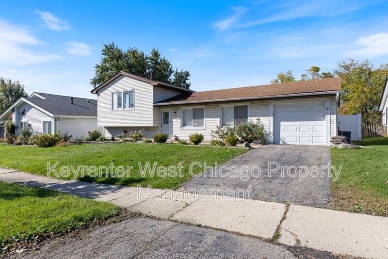 Hanover Park House: 5456 Maclain LN
