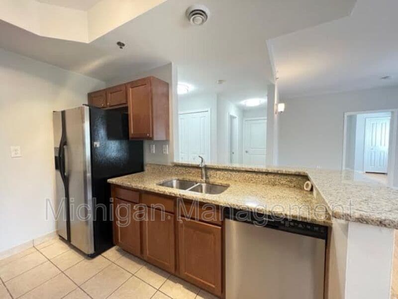 Birmingham Condo: 2727 E Maple Rd