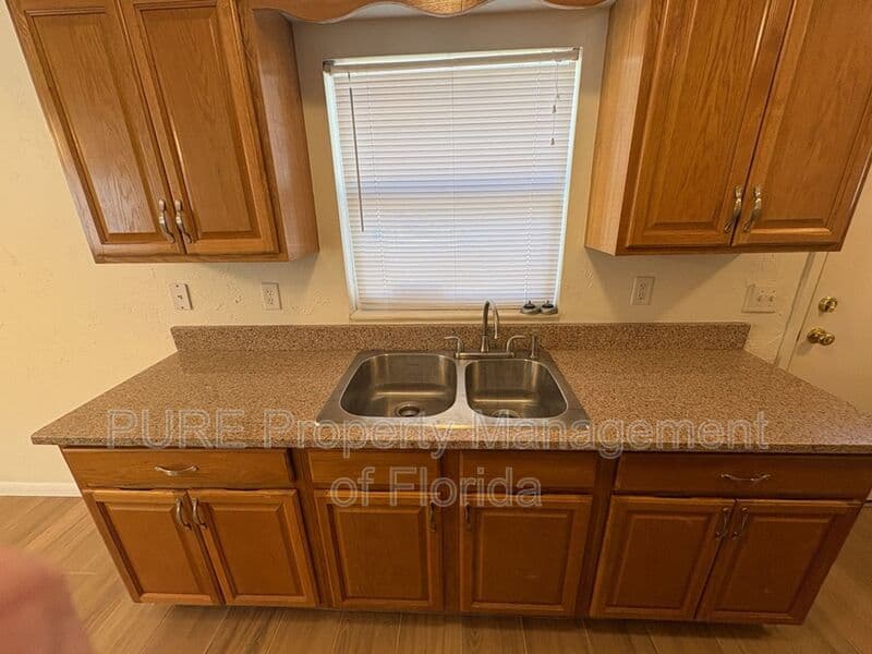 Ocala House: 6807 NW 62nd Place