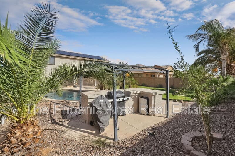 San Tan Valley House: 2669 W Quick Draw Way