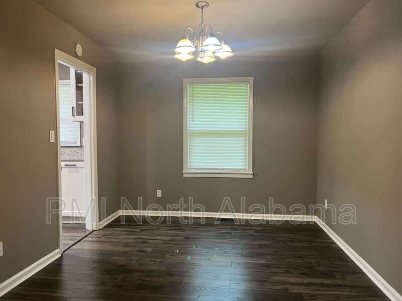 Huntsville House: 6208 NW Cedar Point Dr