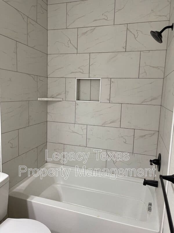 Cleburne House: 2321 CR 704 B