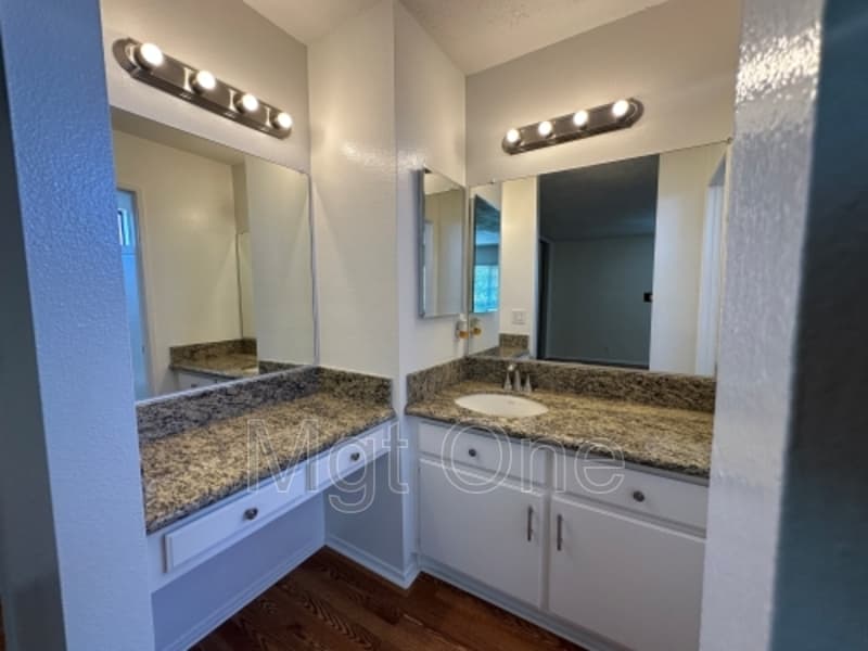 Irvine Condo: 61 Tarocco