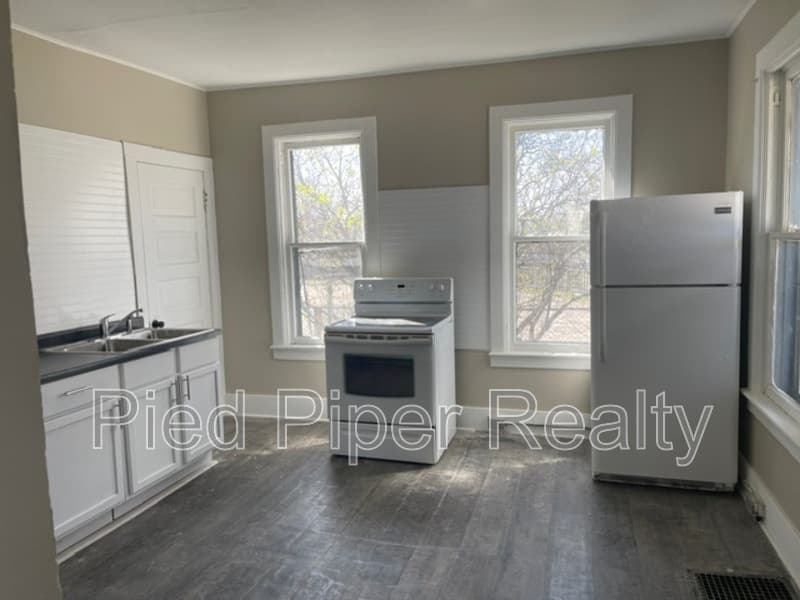 Freeport Condo: 434 1/2 S State Ave