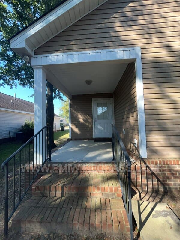 Enterprise House: 214 Winterberry Way