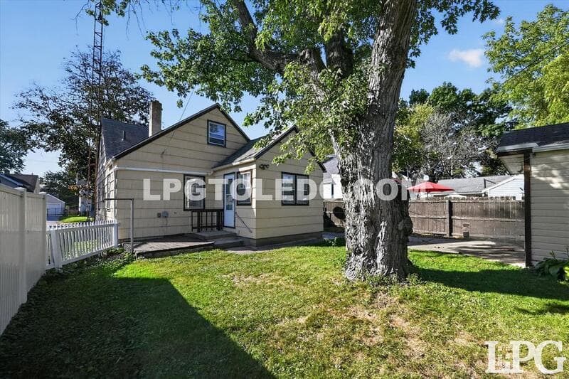 Toledo House: 3610 Burton Ave.