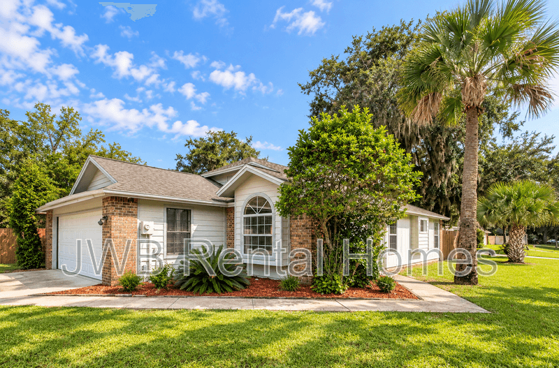 Jacksonville House: 2284 Destine Ln