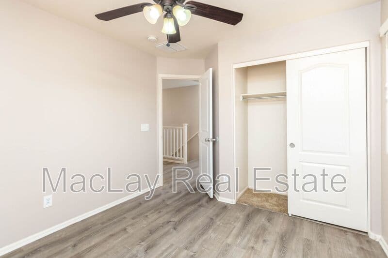 Glendale House: 7265 W Glenn Dr