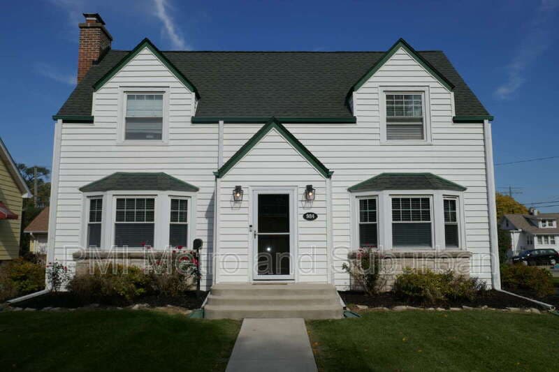 Des Plaines House: 984 Woodlawn Avenue