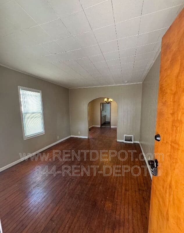 Evansville House: 1108 S. Harlan Ave
