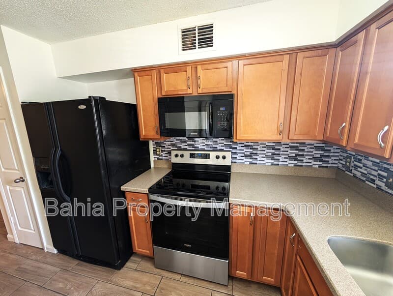 Tampa Townhome: 3441 Oak Trail Ct