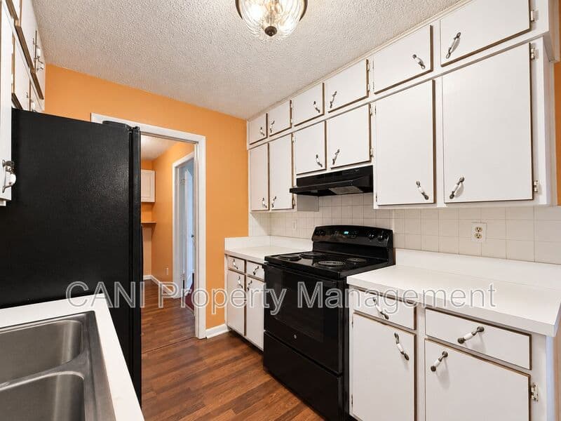 Sanford House: 1003 W 9th Street