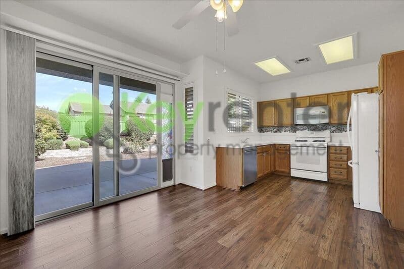 Lincoln House: 2532 Woodacre Lane