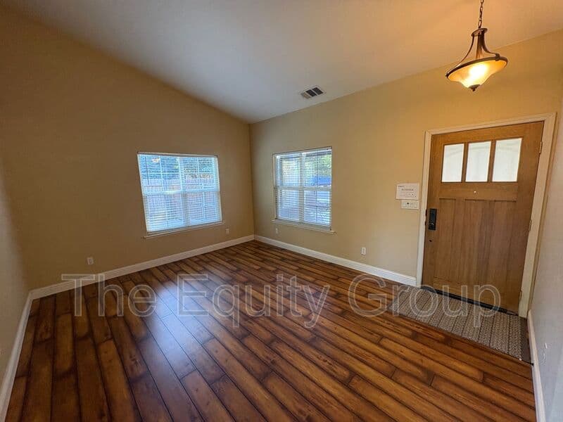 Visalia House: 3524 S. Lincoln Ct