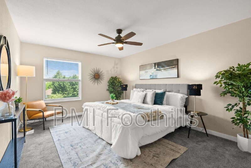 Golden Townhome: 206 South Holman Way