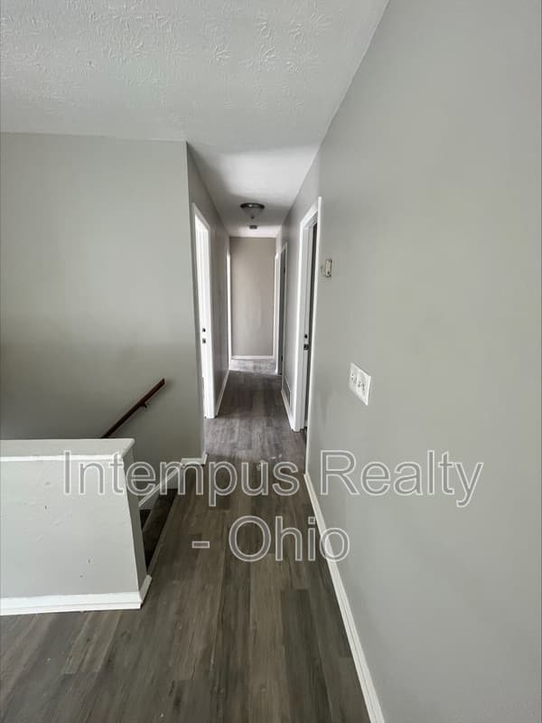 Cincinnati House: 6939 Gracely Dr