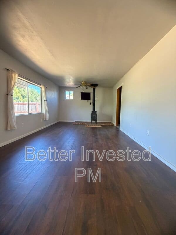 Ukiah House: 3851 Eastside Calpella Rd