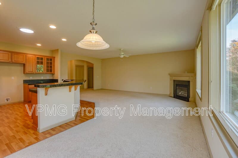 Vancouver House: 10206 Northeast 102nd Street