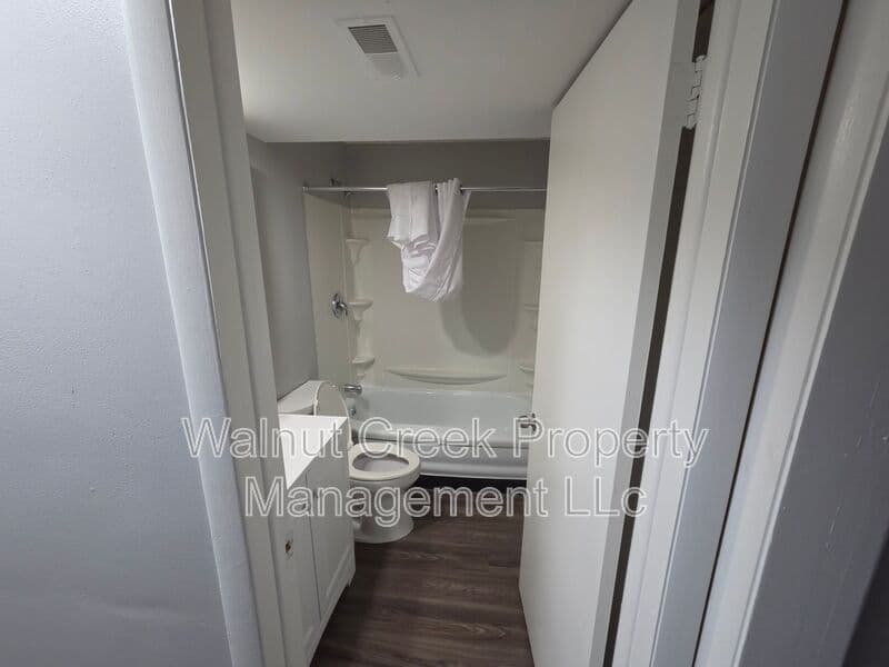 Elyria Condo: 41547 Elmwood St